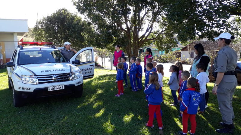  BRIGADA MILITAR REALIZA TRABALHO DE SENSIBILIZAÇÃO COM AS  CRIANÇAS NA EDUCAÇÃO INFANTIL